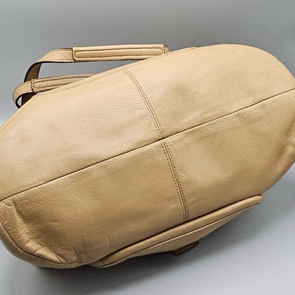 Coach 2006 Soho Tan Pebbled Leather Flap Shoulder Bag ONE DAY SALE!!!! 🎉🛍️👛🌺👑🎈 - Picture 2 of 8